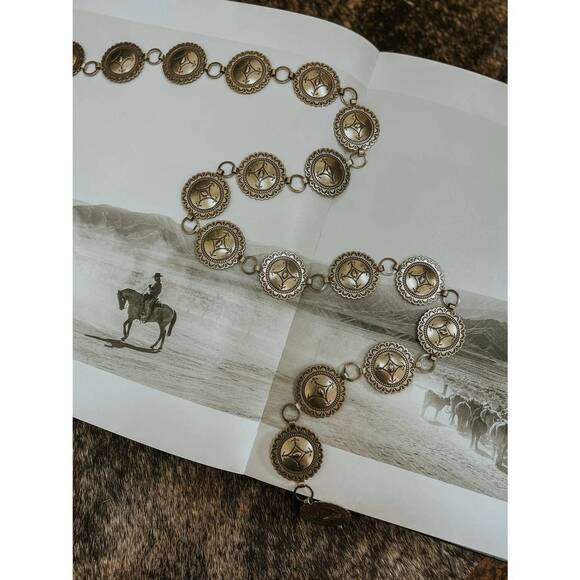 SUNWEST Accessories - NEW SUNWEST women's the chippewa concho link belt in silver